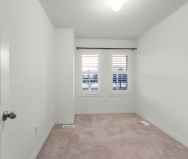 For Lease - 54 King George Way, Clarington, Ontario - Photo 5