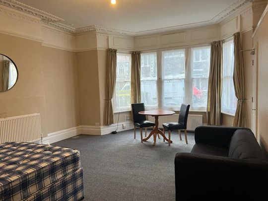 Studio Flat, Walsingham Road, BS6 - Photo 1