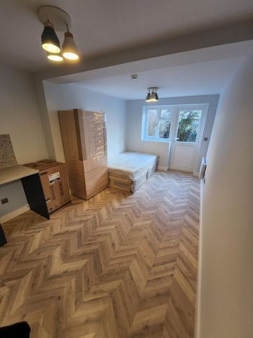 1 bedroom in a house share to rent - Photo 4