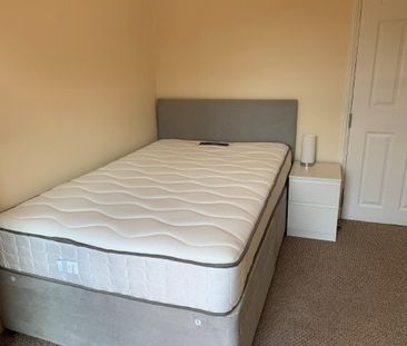 1 bedroom in a house share to rent - Photo 5