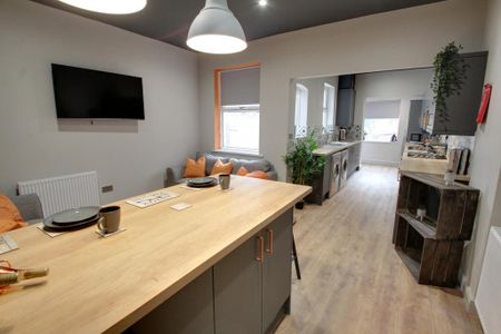 1 bedroom in a house share to rent - Photo 5