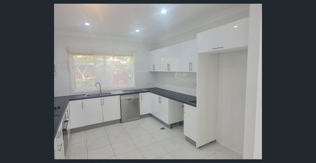 Charming granny flat in a quiet street, close to shops, cafes and transport. - Photo 1