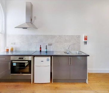 Studio to rent - Photo 2