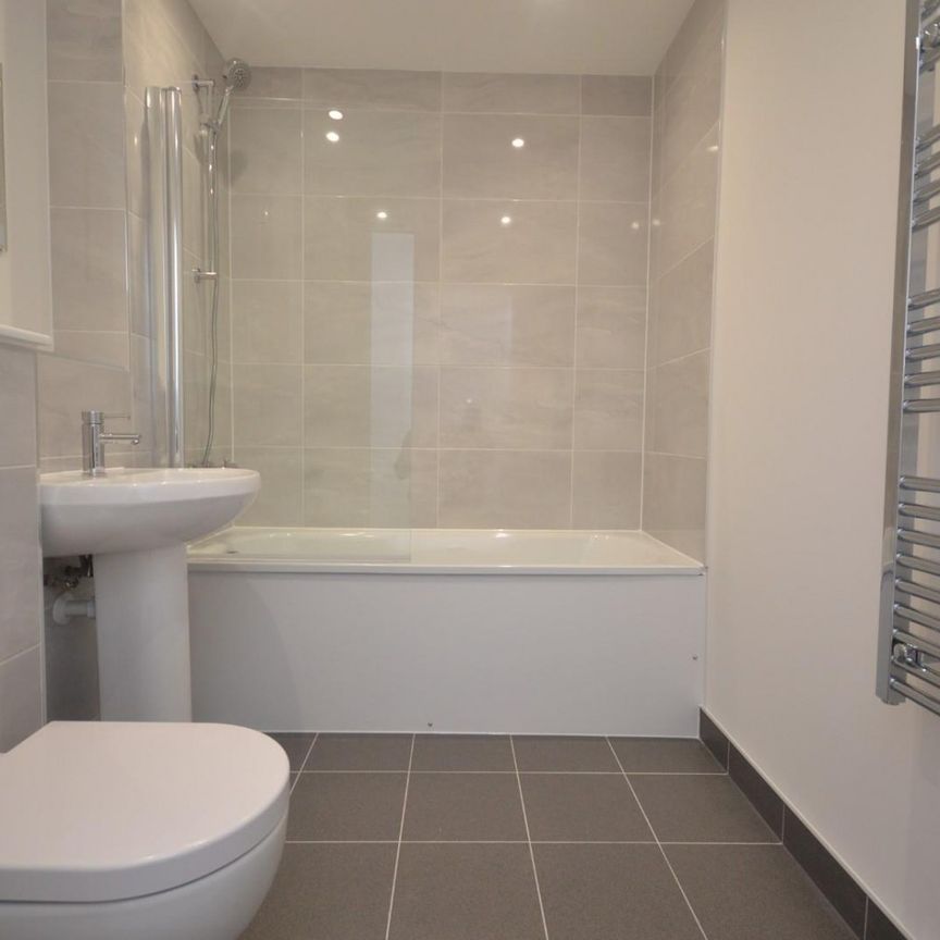 1 bedroom Flat To Let - Photo 1