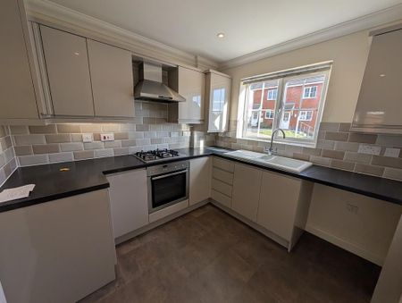 3 bedroom semi-detached house to rent - Photo 3