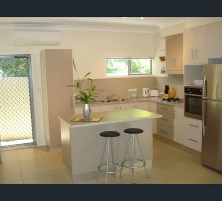 27 Raven Court, Park Ridge, Qld 4125 - Photo 2