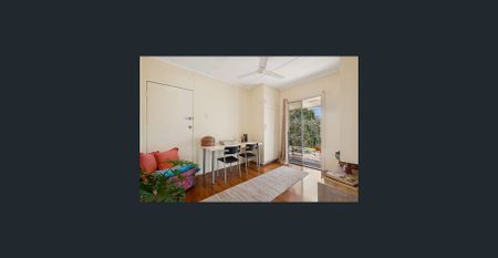 Flexible Dual Living in Prime Location - Ideal for Extended Families or Students! - Photo 5