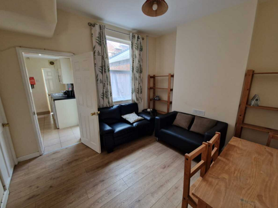 4 Bed Student Accommodation - Photo 1