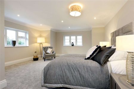 An truly outstanding new build detached home situated on one of the best roads in Beaconsfield. - Photo 2