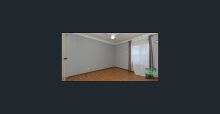 Beautifully Renovated Upstairs Apartment - Photo 5