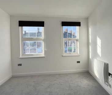 1 bedroom in a flat share to rent - Photo 2