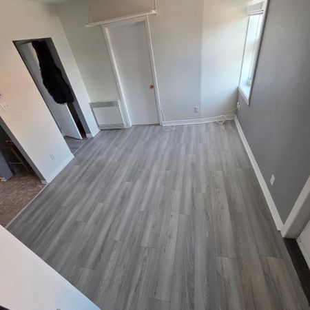 Beau 4 ½ rénové — Libre immédiatement - Photo 3