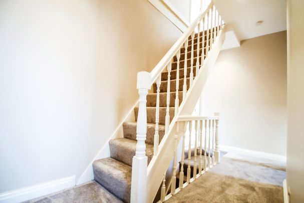4 bedroom terraced house to rent - Photo 1