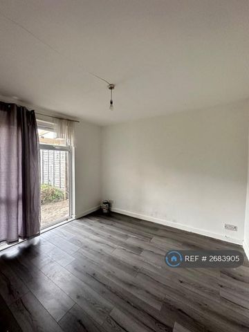 4 bedroom terraced house to rent - Photo 5