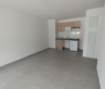 location Appartement T2 DE 40m² À NIMES - Photo 3