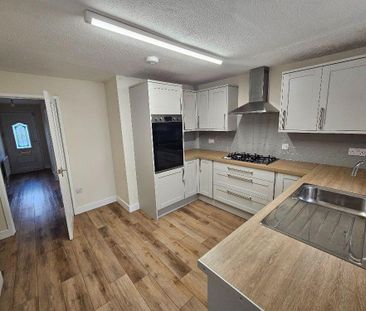 2 bedroom semi-detached house to rent - Photo 6