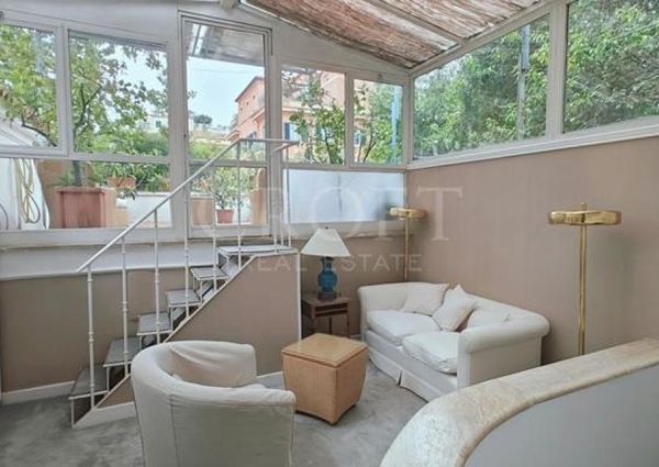 Villa-Parioli: Beautiful independent house with large private garden and terraces. Spacious living, formal dining, study-music room, sun room, 5 bedrooms, 4 bathrooms, parking. rif 163