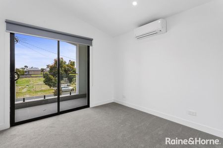 Sleek and Close to the Beach - Photo 4