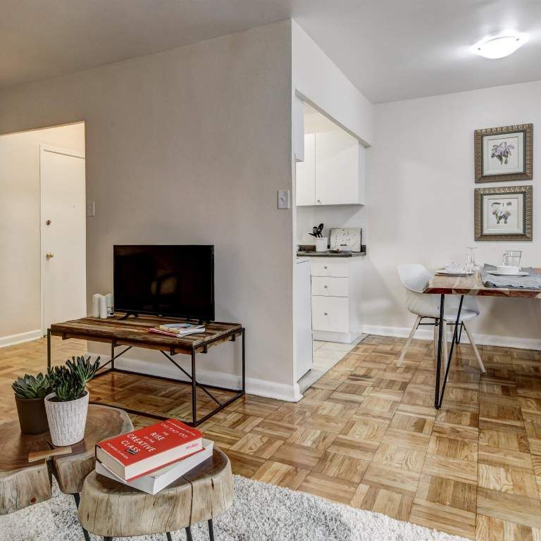 Amazing 1 Bedroom Apartment! - Photo 1