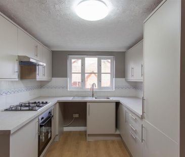 3 bedroom semi-detached house to rent - Photo 5