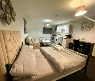 Studio to rent - Photo 1