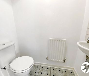 2 bedroom end of terrace house to rent - Photo 2