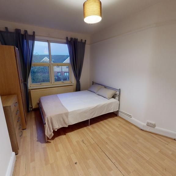 1 bedroom in a house share to rent - Photo 1