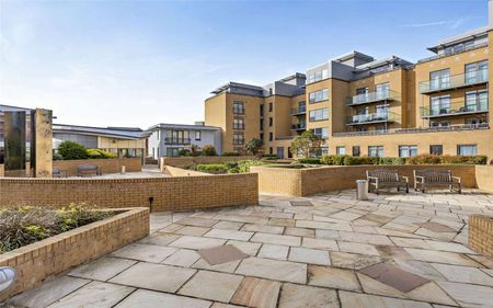 High specification one-bedroom apartment located within easy walking distance of the train station - Photo 4