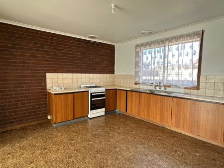 Well Appointed Unit in the Heart of Dandenong - Photo 4