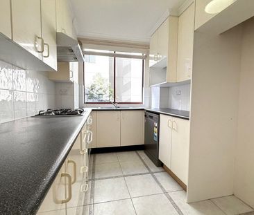 Spacious 2 Bedroom with Large Terrace & Parking - Photo 6