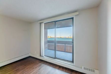 2 Bedroom - Photo 3