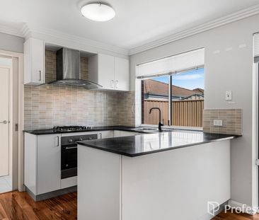 Modern, low-maintenance and easy to love! - Photo 6