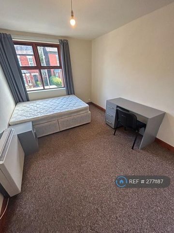 5 bedroom semi-detached house to rent - Photo 2