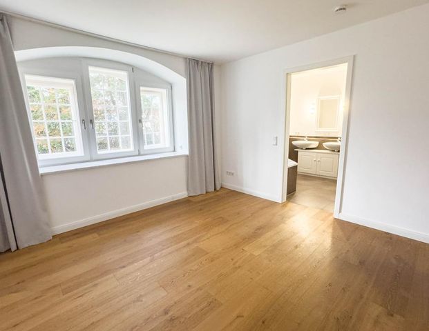 Exklusive 4-Zimmer-Erdgeschosswohnung mit Südveranda und Gartenanteil in zentraler Lage von Tutzing - Photo 1