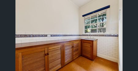 This stunning four bedroom home is conveniently situated in Balwyn's finest Narrak Road. - Photo 5