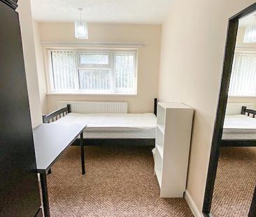 5 bedroom terraced house to rent - Photo 4