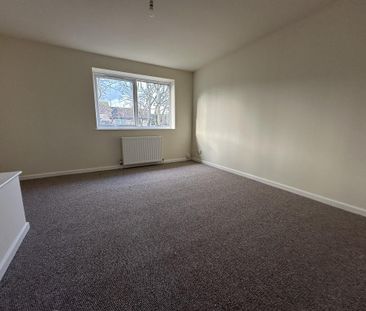 2 bedroom semi-detached house to rent - Photo 2