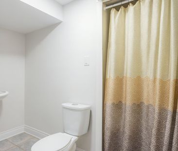 For Lease - 14 Mandel Crescent Unit# #basement, Richmond Hill, Ontario - Photo 2