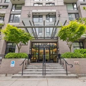 Stunning Yaletown Corner Unit with City Views - Pet-friendly & Fully Furnished! - Photo 2