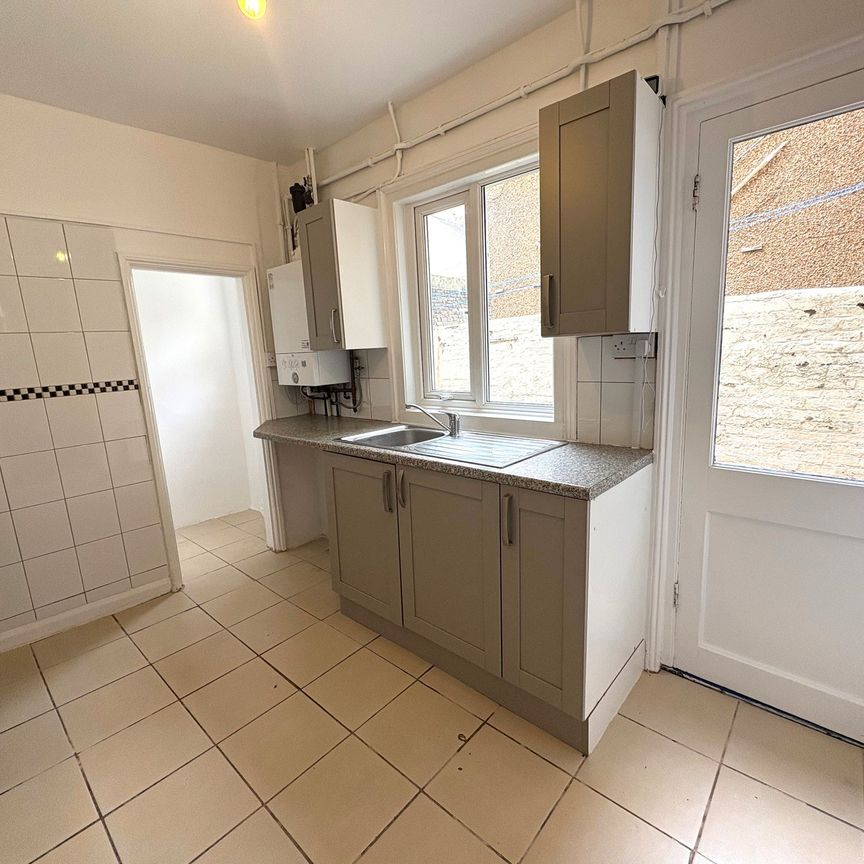 3 bed terraced house to rent in Lower South Road, St. Leonards-On-Sea, TN37 - Photo 1