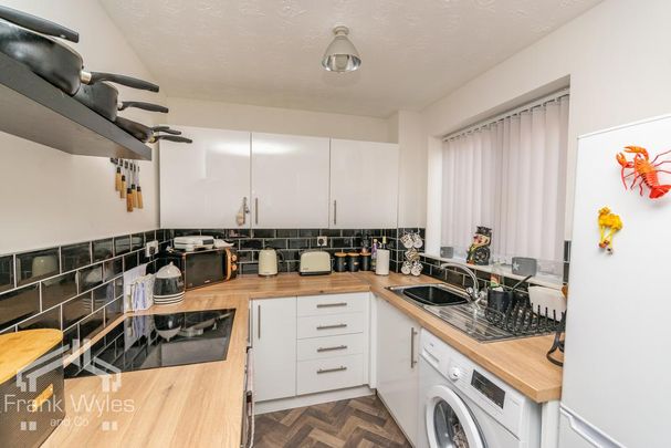 1 bedroom mews to rent - Photo 1