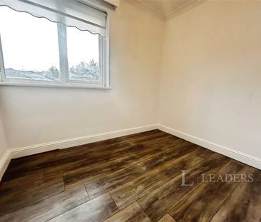 3 bedroom house to rent The Knares, Basildon, Essex, SS16 - Photo 5