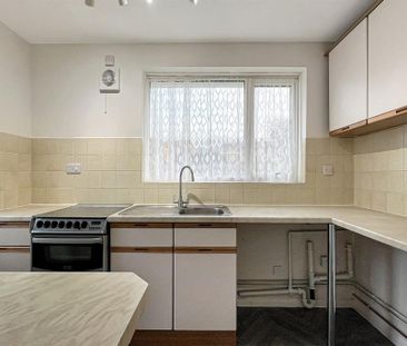 2 bedroom semi-detached bungalow to rent - Photo 2