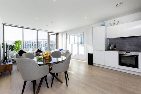 Beautiful 2 bed 2 bath in the popular development in Royal Wharf - Photo 4