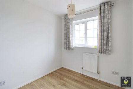 4 bedroom detached house to rent - Photo 2