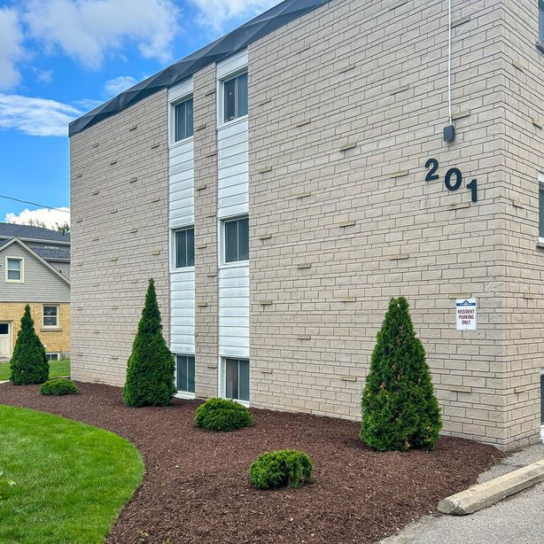 Erb Court Apartments - ALL INCLUSIVE - Photo 1