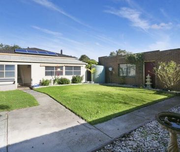 75 Maple Street Seaford VIC - Photo 2