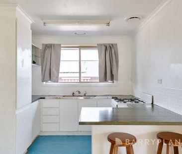 THREE BEDROOM FAMILY HOME WITH EXTRA LARGE GARAGE - Photo 3