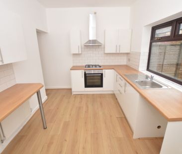 2 Bedroom Terraced House - Photo 2