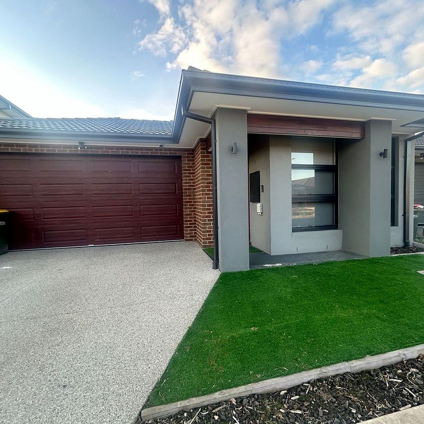 14 Cardigan Street, Donnybrook, VIC 3064 - Photo 2